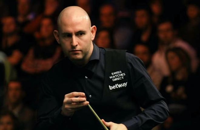 凯恩闪电帽子戏法，拜仁5-0横扫斯图加特，重回巅峰！